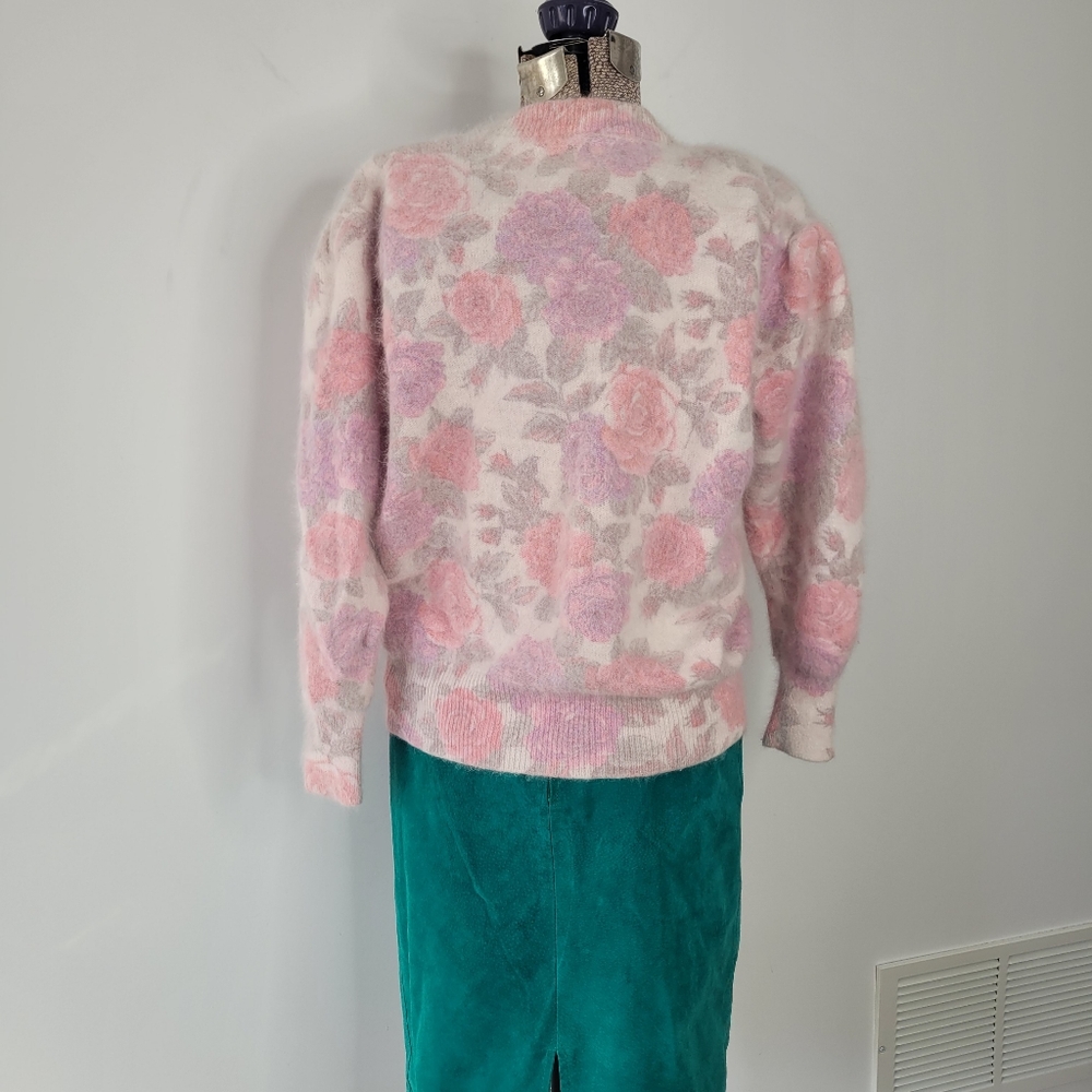 Free in bundle Vintage 80's pink floral angora button down cardigan - Picture 3 of 9